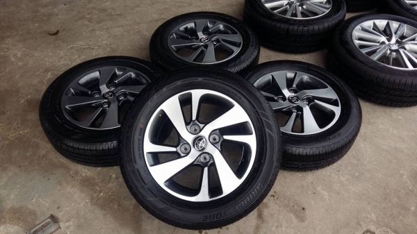 ขายล้อแม็กป้ายแดง avanza 15" ยางปี16สนใจติดต่อ ก.เจริญการยางครับ 081-3747940 ขายล้อแม็กป้ายแดง avanza 15" ยางปี16สนใจติดต่อ ก.เจริญการยางครับ 081-3747940