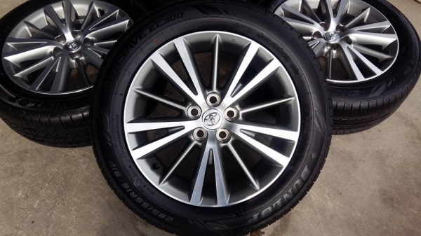 ขายล้อแม็กป้ายแดง altis 16" ยางปี16สนใจติดต่อ ก.เจริญการยางครับ 081-3747940