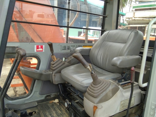 ็รถแม็คโค hitachi pc120