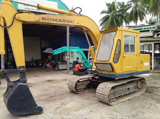แบ็คโค komatsu pc60-2