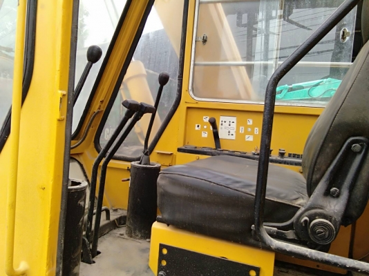 แบ็คโค komatsu pc60-2