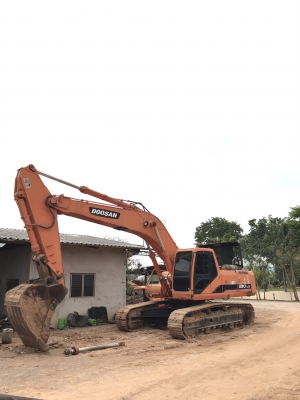 ขาย 895,000 DAEWOO 330 LC-V ไฟฟ้าครบ เครื่องดี ปั้มแรง เอวแน่น ช่วงล่างเต็ม รถสวยพร้อมใช้ รถอยู่ นครปฐม 090-772-3710 090-772-3708