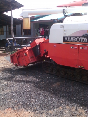 ขายราคา320000บาทรถเกี่ยวนวดข้าวdc68gm.รถปี54,เกี่ยวนาปีอย่างเดียว,เอกสารพร้อมโอน-เครื่องดีนี่มๆ ต่อรองครับ