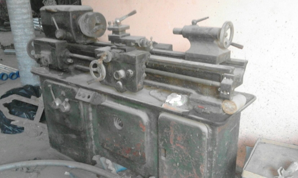 ขายเครื่องกลึงตั้งโต๊ะ4.5ฟุต2เพลาเก่าเก็บเกียร์บล็อกครับราคากันเองนะ