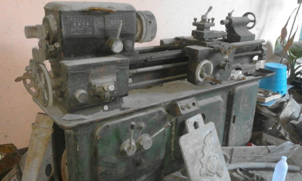ขายเครื่องกลึงตั้งโต๊ะ4.5ฟุต2เพลาเก่าเก็บเกียร์บล็อกครับราคากันเองนะ