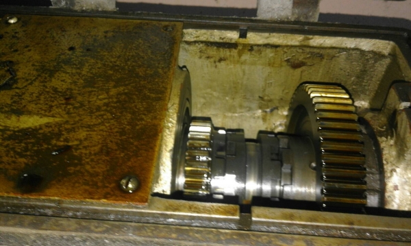 ขายเครื่องกลึงตั้งโต๊ะ4.5ฟุต2เพลาเก่าเก็บเกียร์บล็อกครับราคากันเองนะ