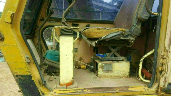 ขายCat  E70 สภาพสวยพร้อมใช้ สนใจติดต่ออ๊อฟพิจิตร086-737-9991