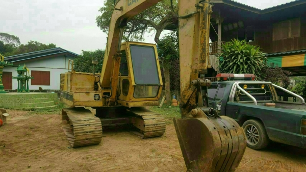 ขายCat  E70 สภาพสวยพร้อมใช้ สนใจติดต่ออ๊อฟพิจิตร086-737-9991