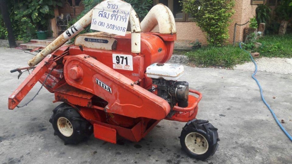 ขายรถนวดข้าวจากเชียงกง เครื่องติดเดินหน้าถอยหลังได้ครับ มาลองดูครับผมทำไม่เป็น ขาย 15000 บาท