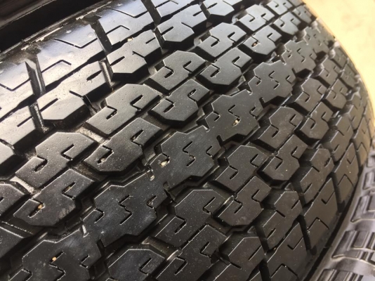 ขายยาง BRIDGESTONE DUELER H/T 840 255-70-15 ปี15 ดอกหนาจัด สภาพน้องๆยางใหม่ ตุ่มหน้ายางอยู่ลางๆ ไม่มีตำหนิ ชุดละ 9,900 บาท