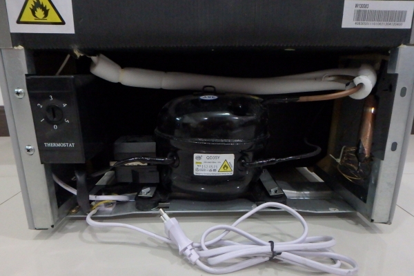 ตู้เย็น มินิบาร์ AJ รุ่น RE-50C 1.6 คิว ประหยัดไฟเบอร์5 ของใหม่ ราคาถูก