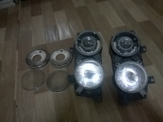 ขายชุดโคมไฟหน้า BMW e34 สภาพตามรูปขายึดไม่มีแตกหหัก ขายถูกๆราคา1500 โทร0924462525โส กทม ขายชุดโคมไฟหน้า BMW e34 สภาพตามรูปขายึดไม่มีแตกหหัก ขายถูกๆราคา1500 โทร0924462525โส กทม