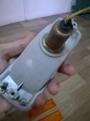 ขายชุดไฟเลี้ยวกันชนหน้า bmw e30 จำนวน1คู่ ราคา1200บาท โทร0924462525โส กทม