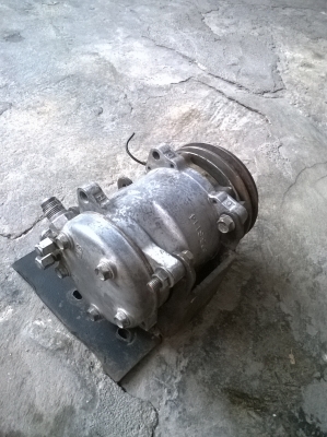 ขายคอมแอร์พร้อมขายึด ถอดออกจากเครืองm20 6สูบ2500cc ราคา1900บาท โทร0924462525โส กทม