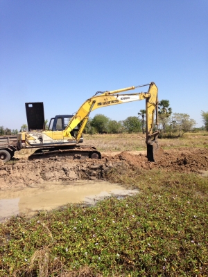 ขายแม็คโคร KOBELCO SK 200 มาร์คทรี สภาพดีไฟฟ้าเต็ม เอกสารอินวอย อยู่โคราช 760,000บ. สนใจ 0835601591 หรือ 0903494058