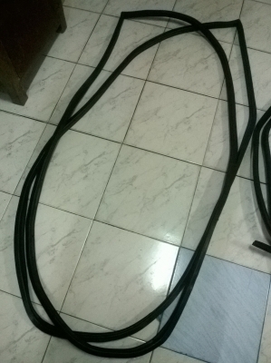 ขายกระดูกงู ขอบในประตู bmw e30 4ประตู จำนวน4เส้น ราคาคู่ละ1900บาท โทร0924462525โส กทม