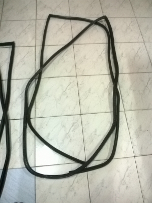 ขายกระดูกงู ขอบในประตู bmw e30 4ประตู จำนวน4เส้น ราคาคู่ละ1900บาท โทร0924462525โส กทม