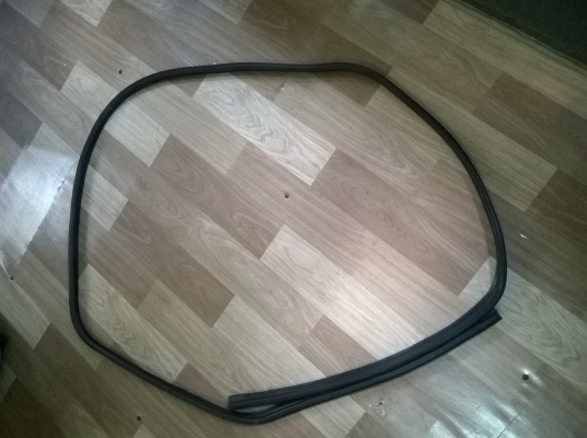 ขายขอบยางในฝากระโปรงหลัง bmw e30 แท้ จำนวน1เส้นยาวๆๆราคา800บาท โทร0924462525โส กทม