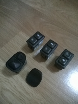 bmw e30 ขายสวิิตกระจกไฟฟ้าแบบมีไฟ ราคาตัวละ450บาท สวิิตปรับกระจกมองข้าง ราคา450 โทร0924462525โส กทม