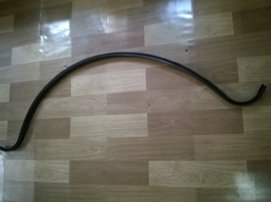 ขายขอบยางกัันกระแทกฝากระโปรงหน้า bmw e30 จำนวน1เส้น ราคา500บาท โทร0924462525โส กทม