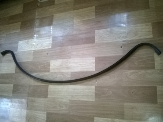 ขายขอบยางกัันกระแทกฝากระโปรงหน้า bmw e30 จำนวน1เส้น ราคา500บาท โทร0924462525โส กทม