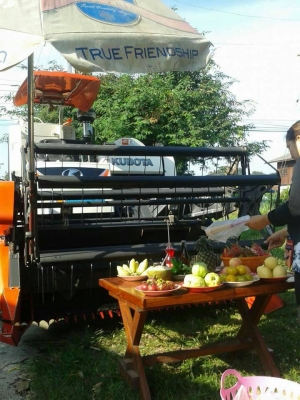ขายด่วนครับรถเกี่ยวข้าว70รองกระสอบปี57ชั่วทำงาน1200ขายด่วนพร้อมเทเลอลากขาย435000ต่อรองได้ครับ