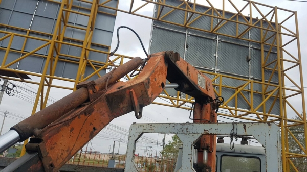 6ล้อหัวยาวติดเครน3ตัน เครื่อง6BG1 175 แรงเกียร์ร๊อก เล่มทะเบียนเอกสารครบ 6ล้อหัวยาวติดเครน3ตัน เครื่อง6BG1 175 แรงเกียร์ร๊อก เล่มทะเบียนเอกสารครบ