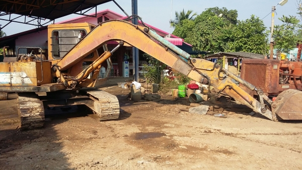 ขายรถแบคโฮ SUMITOMO 160 EA เครื่องดีปั้มดีโซ่หนาเอวแน่น ขายรถแบคโฮ SUMITOMO 160 EA เครื่องดีปั้มดีโซ่หนาเอวแน่น