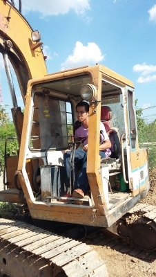 ขายรถแบคโฮ SUMITOMO 160 EA เครื่องดีปั้มดีโซ่หนาเอวแน่น ขายรถแบคโฮ SUMITOMO 160 EA เครื่องดีปั้มดีโซ่หนาเอวแน่น