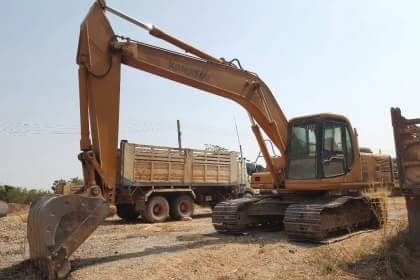 ขาย 795,000 KOMATSU PC200-6  เครื่อง 6D95L -Turbo โช่หนา เอวแน่น ไฟฟ้าครบ แอร์เย็น เอกสารเล่มทะเบียน  รถอยู่ จ.อุดร.  090-772-3710 090-772-3708