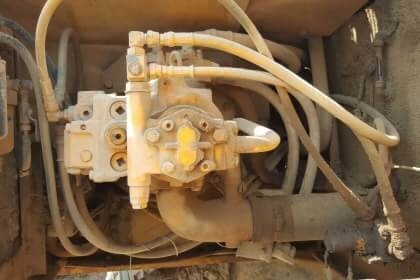 ขาย 795,000 KOMATSU PC200-6  เครื่อง 6D95L -Turbo โช่หนา เอวแน่น ไฟฟ้าครบ แอร์เย็น เอกสารเล่มทะเบียน  รถอยู่ จ.อุดร.  090-772-3710 090-772-3708