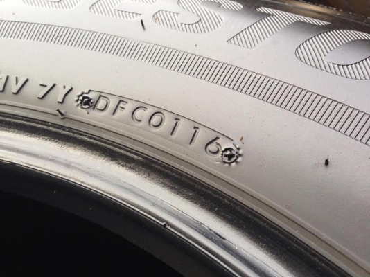 ยาง Bridgstone ep850 265-65-17 ปี 16 ครบชุด 4 เส้น 8000 สภาพสวยๆไม่บวมไม่กินข้าง ดอกยางเหลือเยอะเอาไปวิ่งกันใด้อีกยาวค่ะ ยาง Bridgstone ep850 265-65-17 ปี 16 ครบชุด 4 เส้น 8000 สภาพสวยๆไม่บวมไม่กินข้าง ดอกยางเหลือเยอะเอาไปวิ่งกันใด้อีกยาวค่ะ