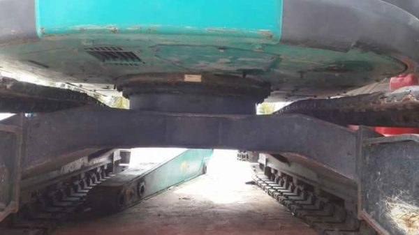 ขายKOBELCO SK135SR YY06  ปี2010  เครื่องคอมมอนเรล  เปิดได้รอบคัน  ใช้งานมาแค่  3,XXX ชั่วโมง  ลองระบบกันได้ทุกวัน  โทร  089-3818694  ดวงนภา