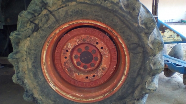 ขายฟอร์ดTS90ใบมีด+ผาน4+ผาน6+โลตาลี่220รถพร้อมใช้750000พูดคุยต่อรองได้เจ้าของขายเองรถอยู่โคราช