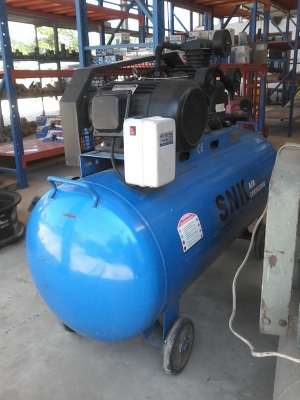 ขายปั้มลมใหม่แกะกล่อง ยี่ห้อ SNK  ขนาด200 ลิตร มอเตอร์ 3 สาย(ไฟ3เฟส  โรงงาน) 3KW/4HP 380V มีหลายตัว ขายราคา ตัวล่ะ15,000 บาท เท่านั้น