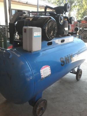 ขายปั้มลมใหม่แกะกล่อง ยี่ห้อ SNK  ขนาด200 ลิตร มอเตอร์ 3 สาย(ไฟ3เฟส  โรงงาน) 3KW/4HP 380V มีหลายตัว ขายราคา ตัวล่ะ15,000 บาท เท่านั้น