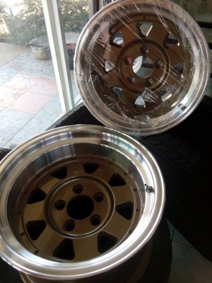 ล้อ 15 กว้าง 8.5 5รู114.3 et-27 ล้อ 15 กว้าง 8.5 5รู114.3 et-27