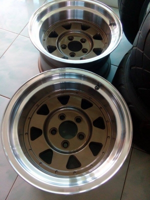 ล้อ 15 กว้าง 8.5 5รู114.3 et-27 ล้อ 15 กว้าง 8.5 5รู114.3 et-27