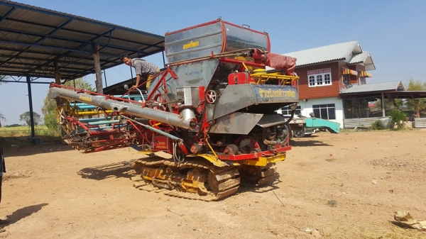 ขายรถเกี่ยวข้าว เจ้าช้างน้อย เกษตรพัฒนา50 เครื่องHINO WO6Eเทอร์โบว์ ช่วงล่างโรงงาน