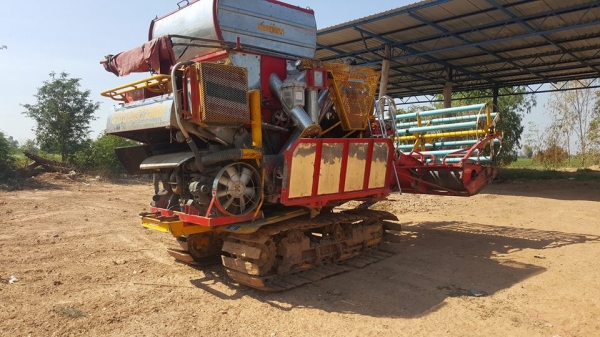 ขายรถเกี่ยวข้าว เจ้าช้างน้อย เกษตรพัฒนา50 เครื่องHINO WO6Eเทอร์โบว์ ช่วงล่างโรงงาน