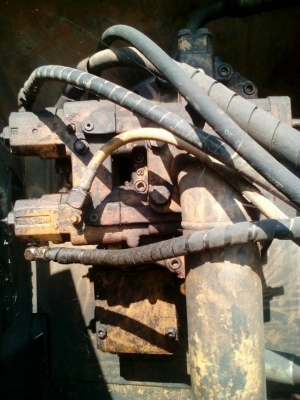 ขายรถขุดแบ็คโค CAT320 V2 ไฟฟ้าครบ ช่วงล่างดี เอกสารใบซื้อขายจากบริษัท เอวแน่น พร้อมทำงาน