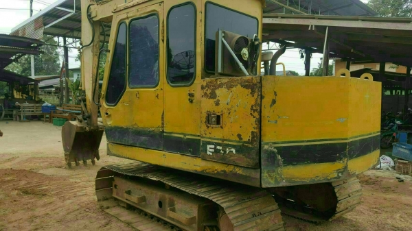 ขายด่วน รถแบคโฮ Cat e70. มีแอรสภาพดีแท้คแน่นเอวก้อแน่น 350000 อย่าช้า