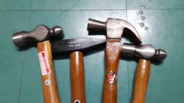 ขายค้อนตุ้ม500,340กรัม ค้อนตีกิ๊ป500กรัม ค้อนหงอนตราเพชรเก่าเก็บชุด4ด้ามเหล็กเหนียว Made in India.