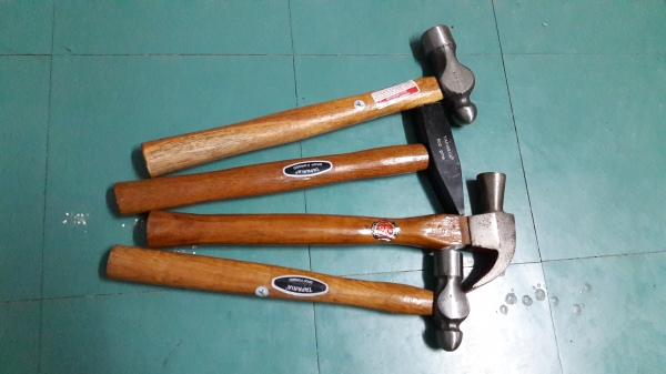 ขายค้อนตุ้ม500,340กรัม ค้อนตีกิ๊ป500กรัม ค้อนหงอนตราเพชรเก่าเก็บชุด4ด้ามเหล็กเหนียว Made in India.