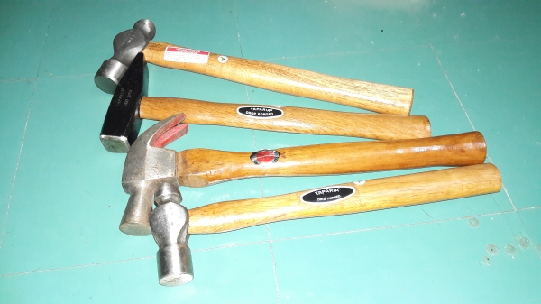 ขายค้อนตุ้ม500,340กรัม ค้อนตีกิ๊ป500กรัม ค้อนหงอนตราเพชรเก่าเก็บชุด4ด้ามเหล็กเหนียว Made in India.