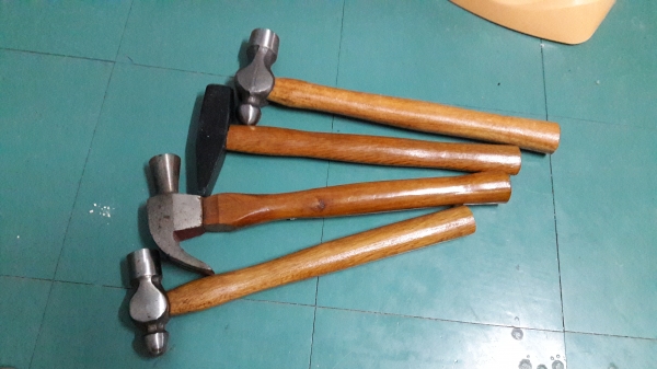 ขายค้อนตุ้ม500,340กรัม ค้อนตีกิ๊ป500กรัม ค้อนหงอนตราเพชรเก่าเก็บชุด4ด้ามเหล็กเหนียว Made in India.