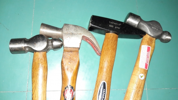 ขายค้อนตุ้ม500,340กรัม ค้อนตีกิ๊ป500กรัม ค้อนหงอนตราเพชรเก่าเก็บชุด4ด้ามเหล็กเหนียว Made in India.