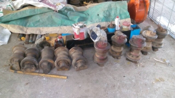 ขายลอนเลอร์ รถแมคโค PC-200-5 สภาพสวย เก่าเกาหลี ขายไม่แพงครับ