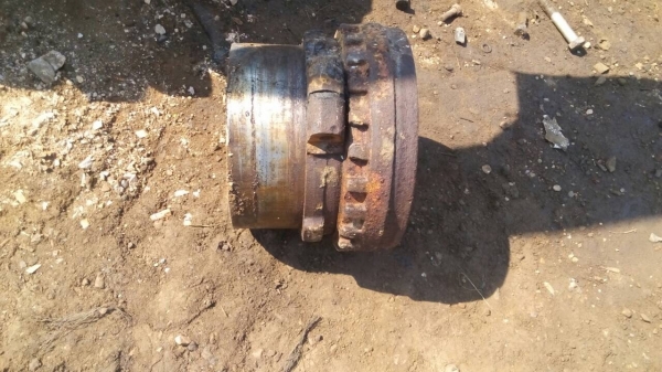 ขายชิ้นส่วนอะไหล่รถแทรกเตอร์ CAT-D-6-C สภาพตามรูปครับ ขายชิ้นส่วนอะไหล่รถแทรกเตอร์ CAT-D-6-C สภาพตามรูปครับ