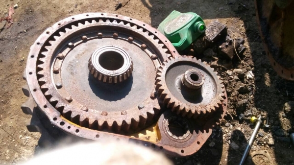 ขายชิ้นส่วนอะไหล่รถแทรกเตอร์ CAT-D-6-C สภาพตามรูปครับ ขายชิ้นส่วนอะไหล่รถแทรกเตอร์ CAT-D-6-C สภาพตามรูปครับ